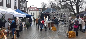 Wieluński Jarmark Bożonarodzeniowy cieszył się dużym zainteresowaniem odwiedzających